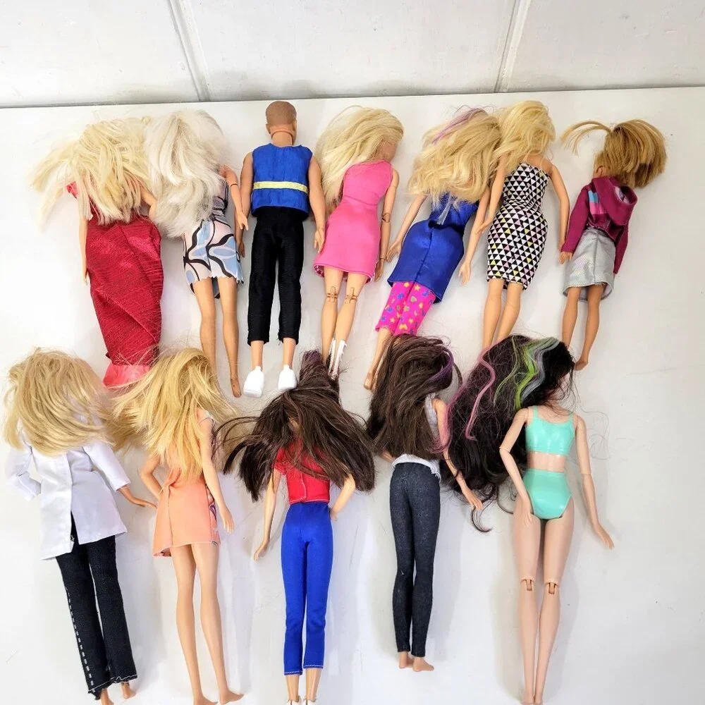 Lot Of 12 Mixed Barbie & Ken Dolls With Various Outfits & Accessories - Picture 2 of 7